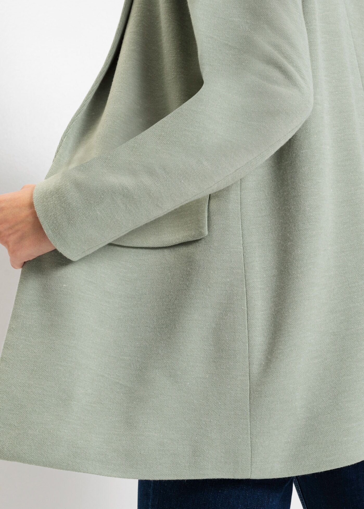 Jerseyblazer BONPRIX "Langer Jersey-Blazer mit Taschen", Damen, Gr. 36, grün (rauchgrün meliert (länge: regulär)), Obermaterial: 67% Polyester, 33% Viskose. Futter: 100% Polyester, loose fit, Blazer Jerseyblazer, mit Reverskragen, lockere Passform, aus Vi