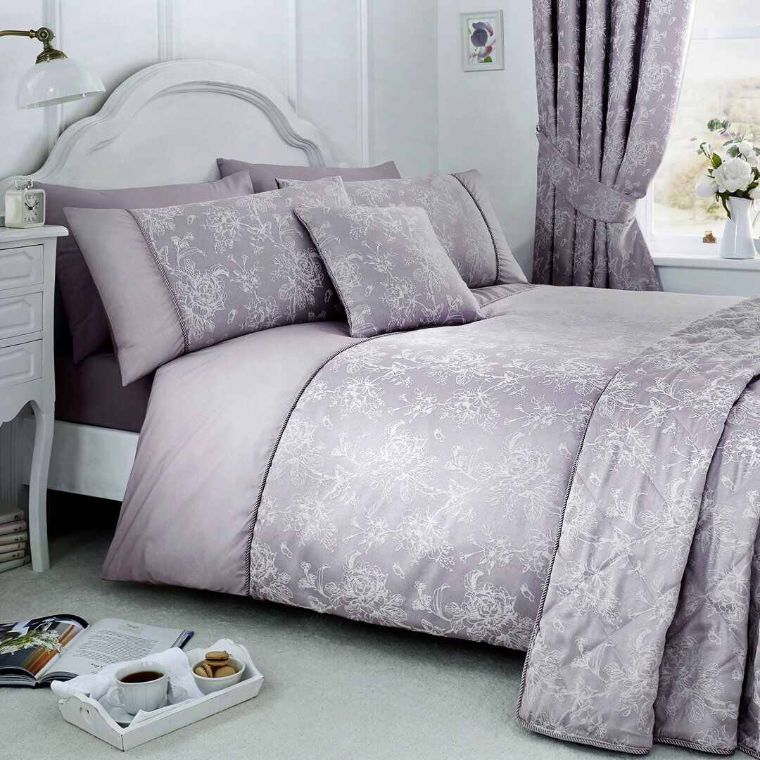 Lark Manor Khaleesi Floral Bedspread Lavender DE Size - 220 x 240 cm