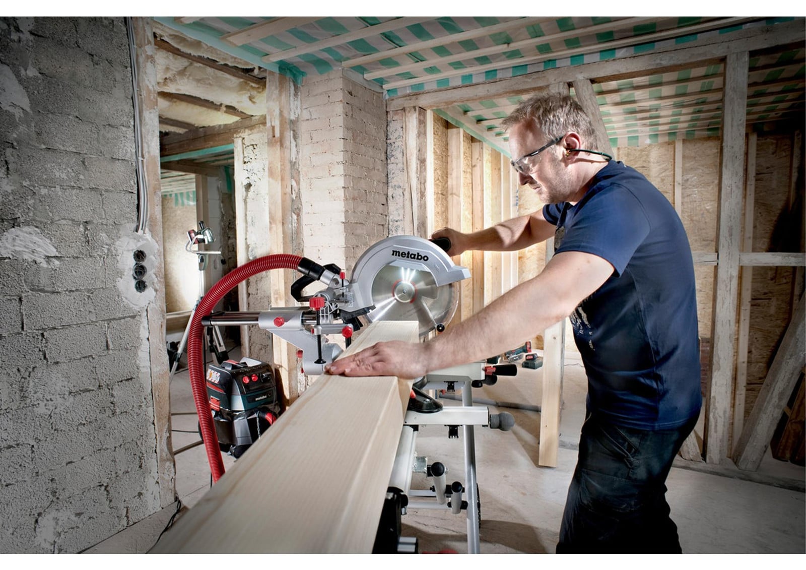 Metabo verstekzaag KGS 305 M set met machineondersteuning KSU 251
