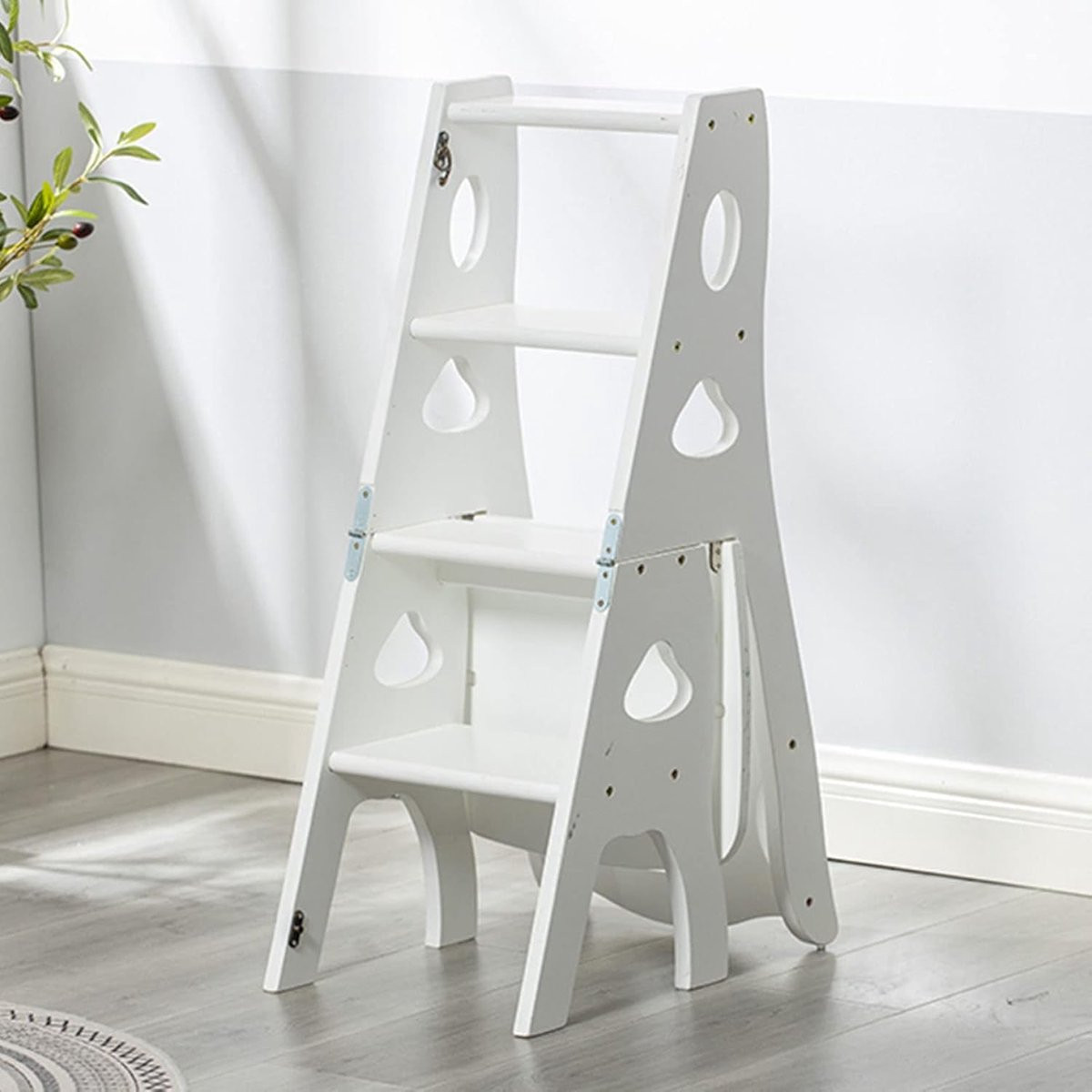 Wit houten ladderstoel met 4 treden en antislip treden