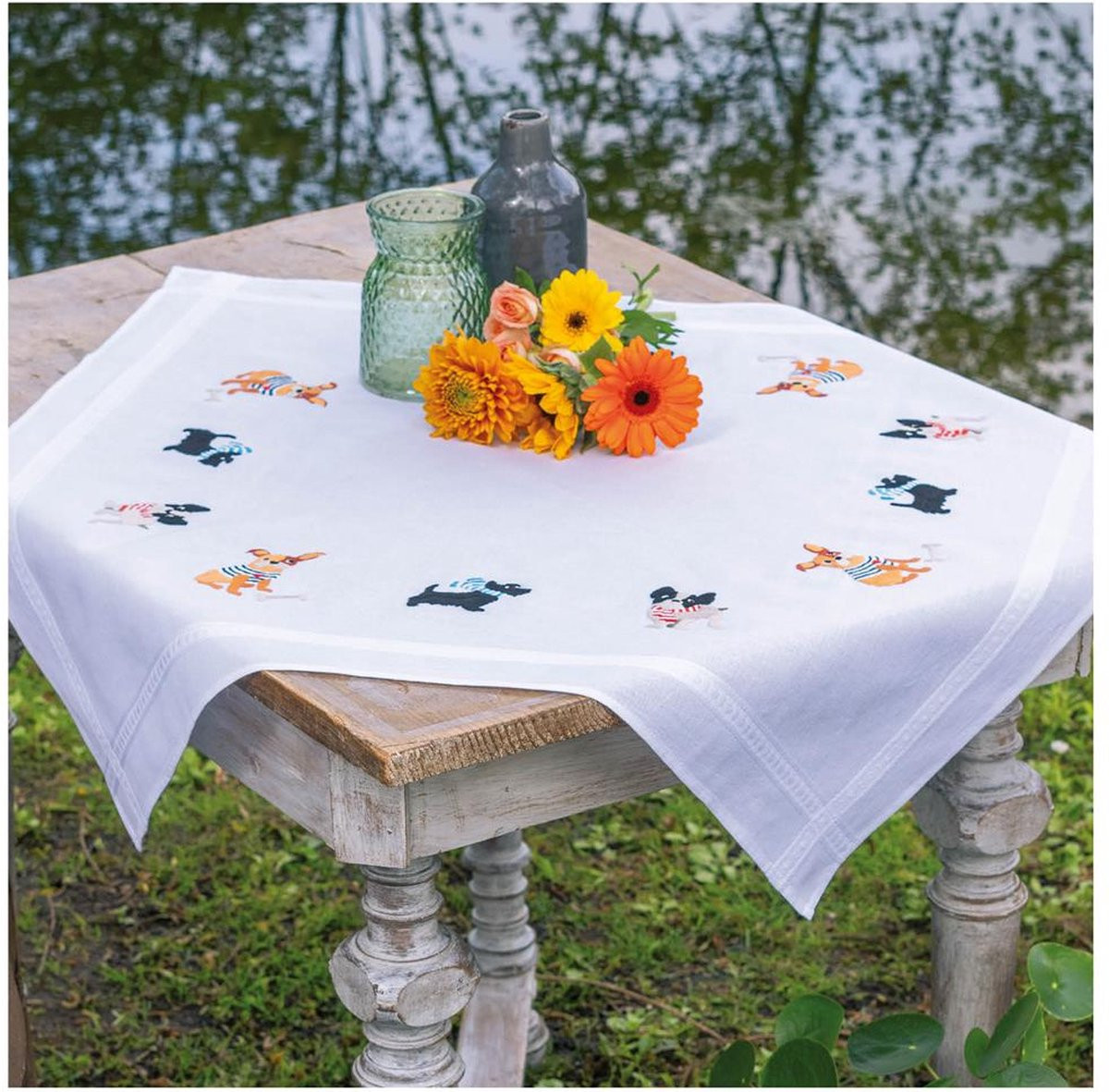 Vervaco Borduurpakket Voorbedrukt Tafelkleed Hondjes 80 x 80 cm