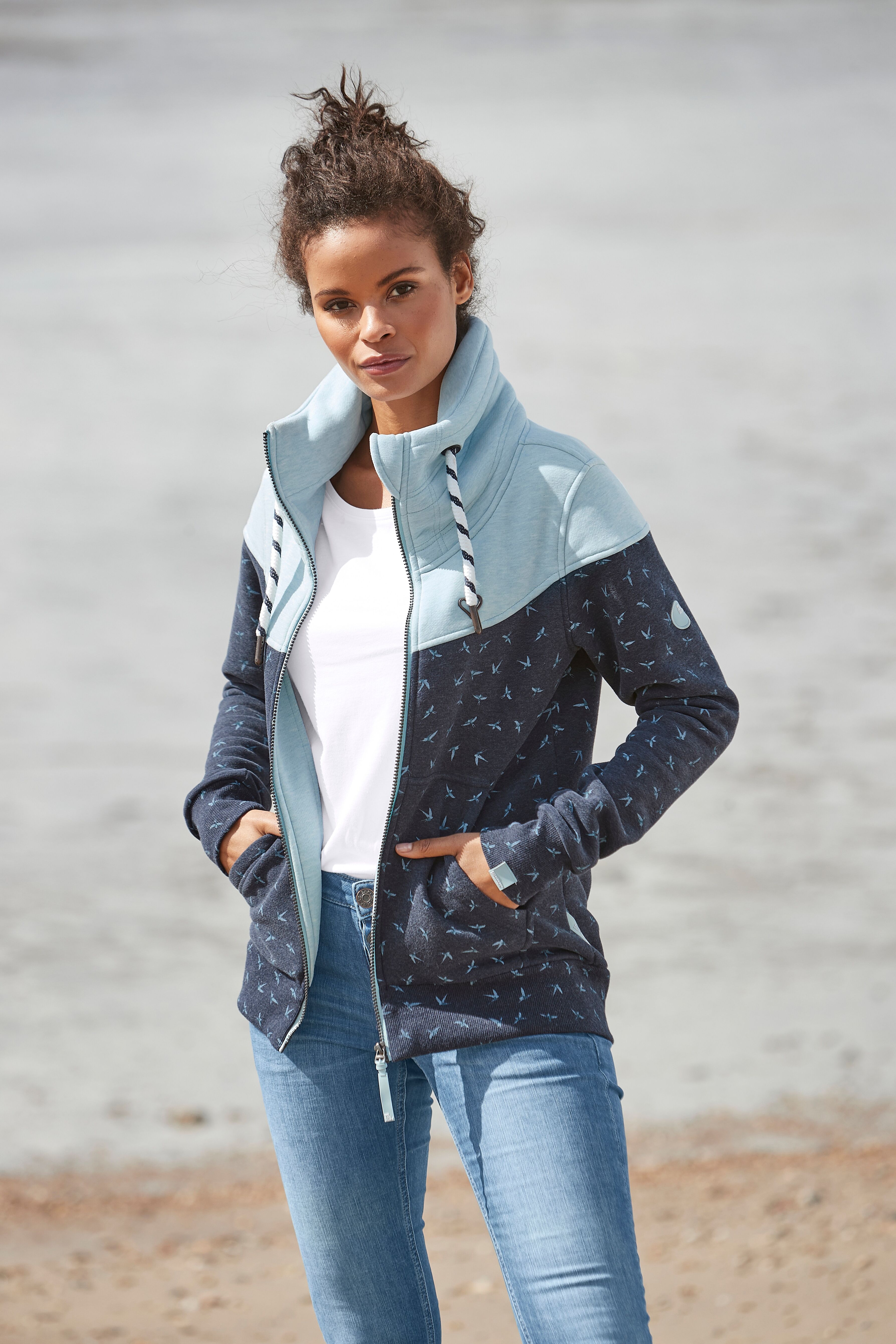 Sweatjacke ALIFE & KICKIN "ValinaAK B", Damen, Gr. XXL (46), blau (marine melange), Sweatware, Obermaterial: 50% Baumwolle, 50% Polyester, figurbetont normal, ohne Ausschnitt, Rippbündchen, Sweatjacken Sweatjacke, mit hohem regulierbaren Stehkragen in tol