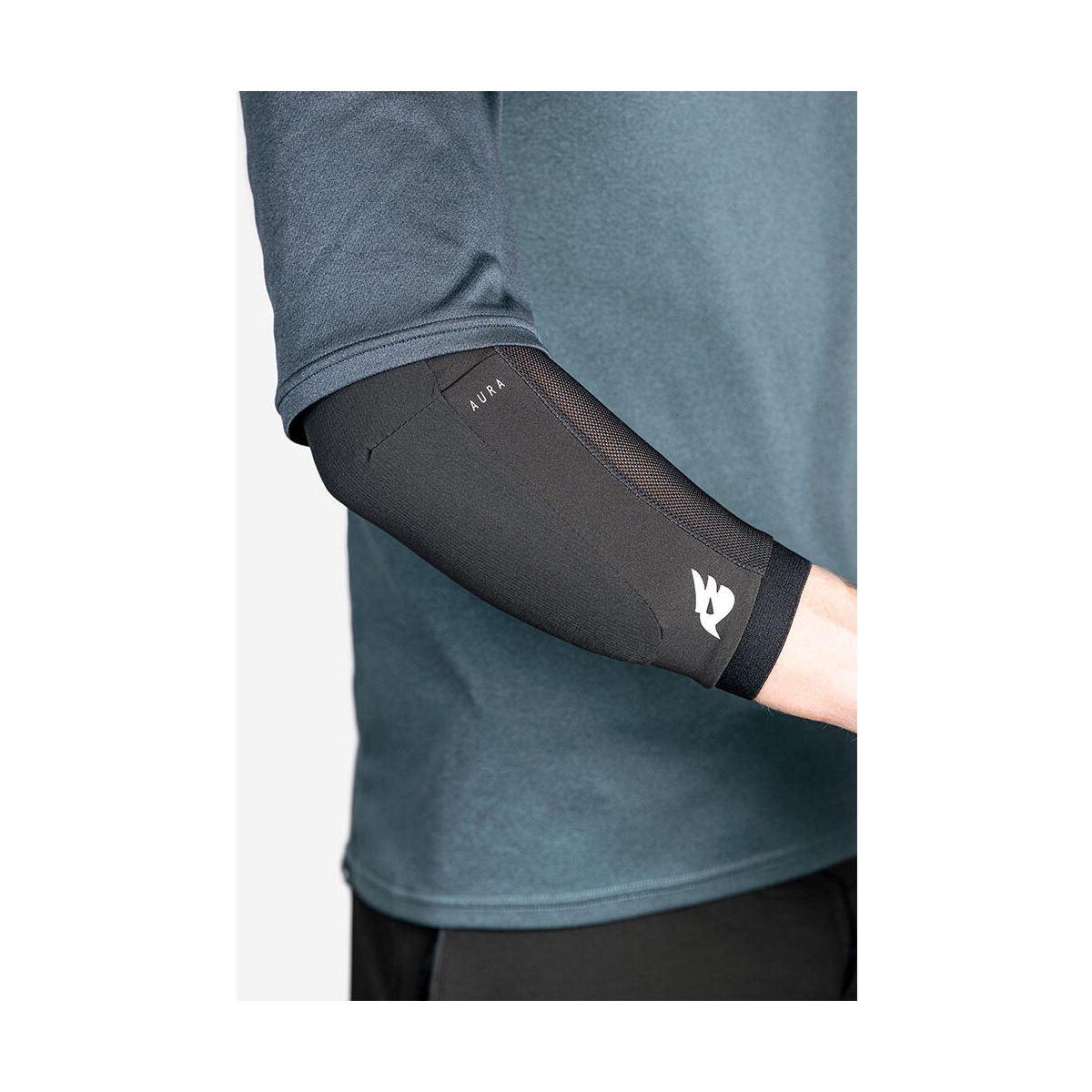 MET Aura Elbow black (L00) L 3PP036CE00-L00-L