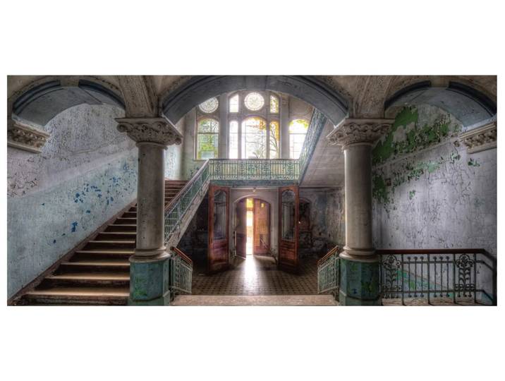 Digitaldruck auf Acrylglas Lost Place Treppenhaus 3 image LAND / Grösse: 140 x 66 cm