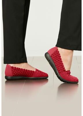 Women's The Bethany Stretch Woven Slip On Flat by Comfortview in Crimson (Size 9 M)
