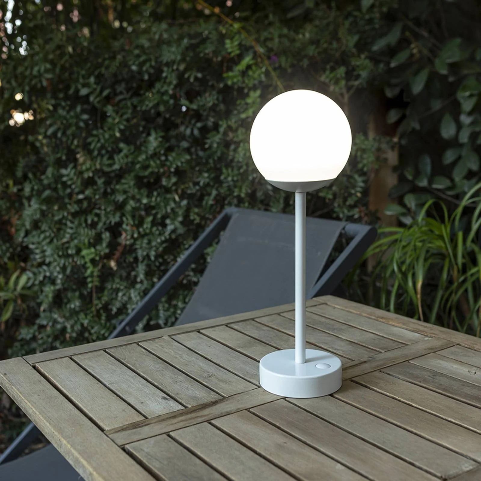 Newgarden Norai Slim LED tafellamp, dimbaar, grijs/wit, aluminium en kunststof