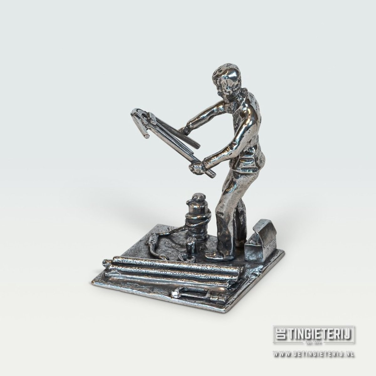 De Tingieterij Miniatuur Loodgieter Pijpenbuiger met Buigtang - Metaal - Cadeau voor Loodgieters