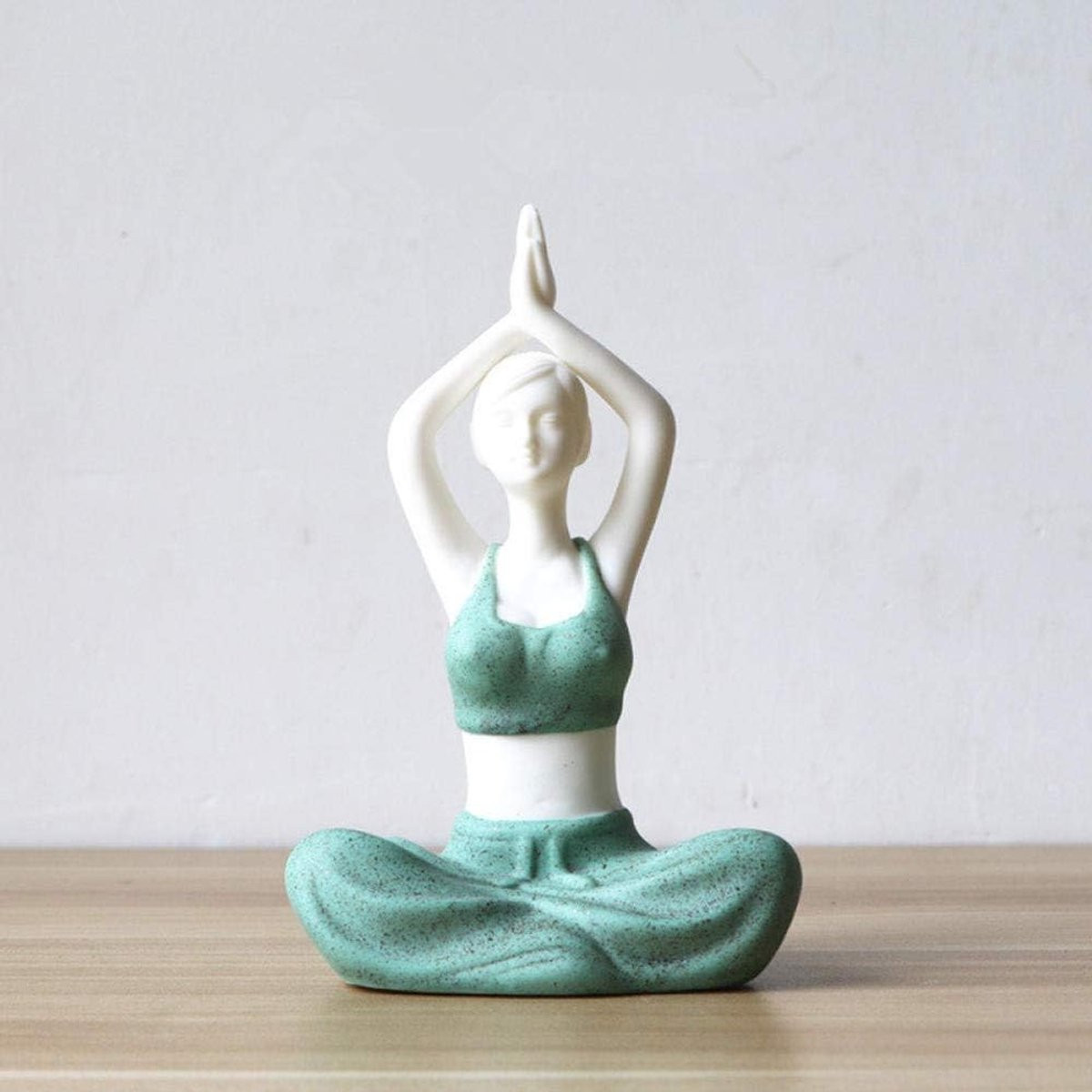 Handgemaakt wit keramisch yoga beeldje voor huisdecoratie, Hoogte: 11-14 cm