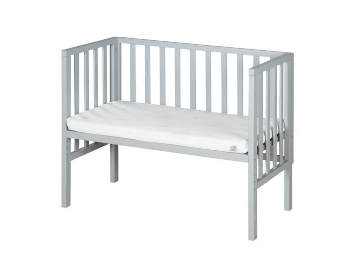 Beistellbett 2in1 'safe asleep®' mit Barriere & Matratze - für alle Elternbetthöhen - Holz taupe
