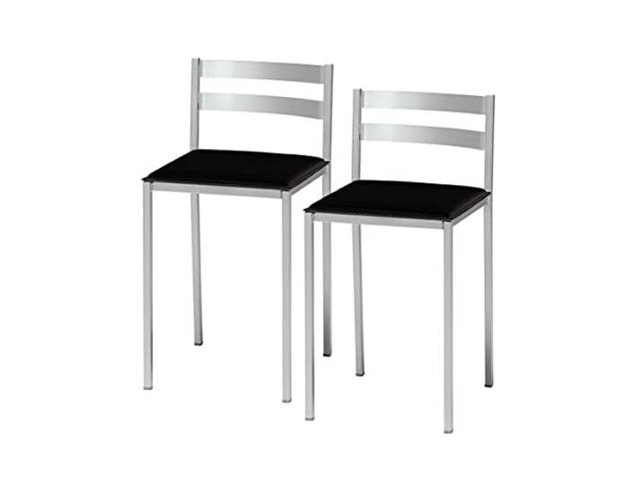 ASTIMESA Zwei Küchenhocker mit Rückenlehne unter horizontalen Streifen aus schwarzem Kunstleder, Sitzhöhe 45 cm.