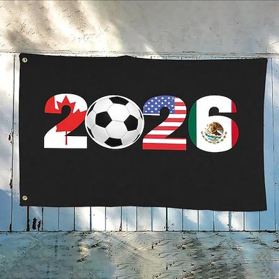 Flaggen für die Fußballveranstaltungen 2026 – Kanada, USA, Mexiko (mit Nationalflaggen) Fußball, schwarzer Hintergrund, hochwertiges Material