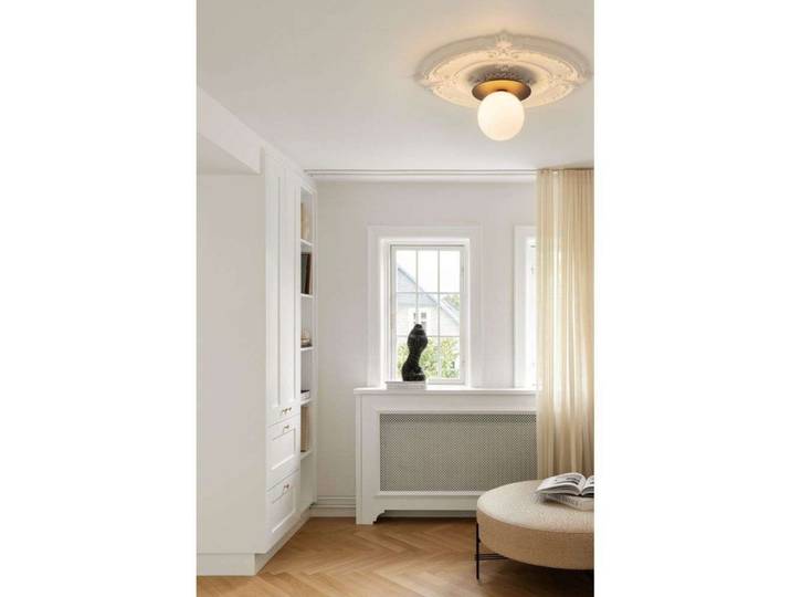 Liila 1 Wandleuchte, schwarz/opal, Ø 25,5 cm, IP 44 - Nuura - Badezimmer - Skandinavisch - Glas - Einflammig
