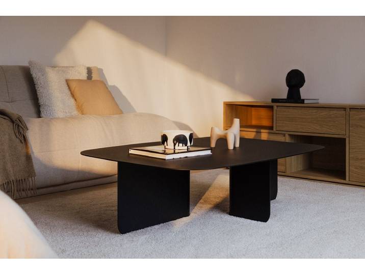 Couchtisch Livia – Japandi Design aus pulverbeschichtetem Blech - Cashew - Luxusbetten24