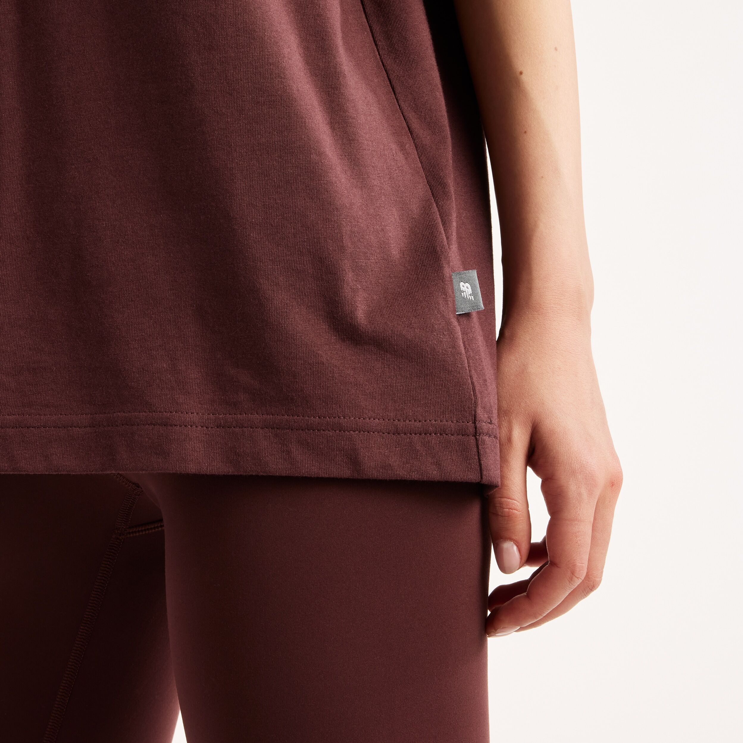 T-Shirt NEW BALANCE "PRESSED FLOWERS MEMORIES OVERSIZED T-SHIRT", Damen, Gr. S, braun (cherry leather (ylr)), Obermaterial: 100% Baumwolle, Shirts T-Shirt, sportlicher Stil, für Erwachsene, aus Baumwolle cherry leather (ylr) S