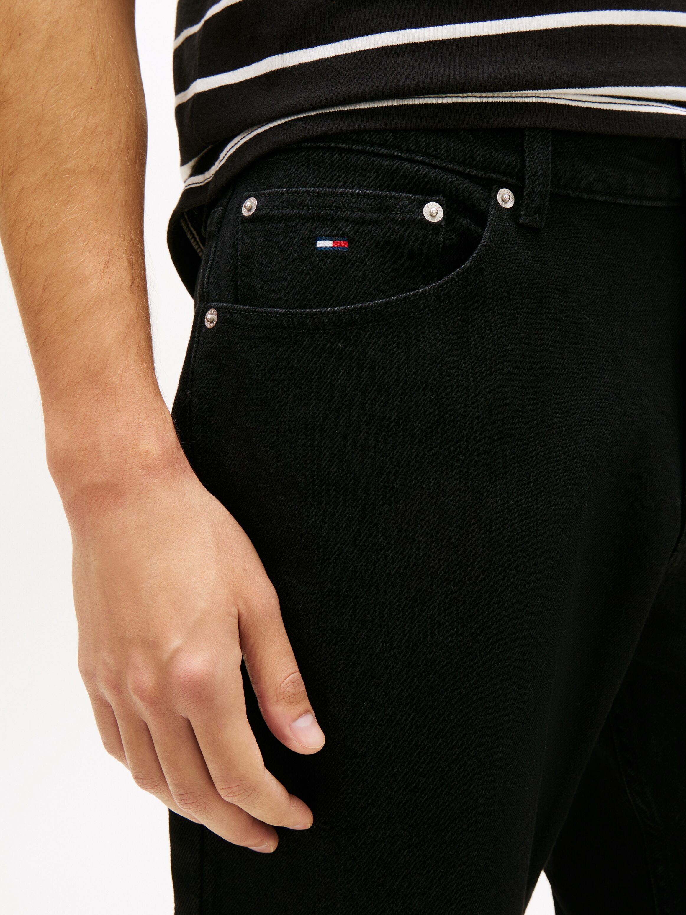 Slim-fit-Jeans TOMMY JEANS "RYAN SLIM FIT", Herren, Gr. 34, Länge 30, schwarz (denim schwarz), Denim/Jeans, Obermaterial: 99% Baumwolle, 1% Elasthan, unifarben, slim fit normal, Jeans Slim-fit-Jeans, Slim fit mit praktischen Taschen
