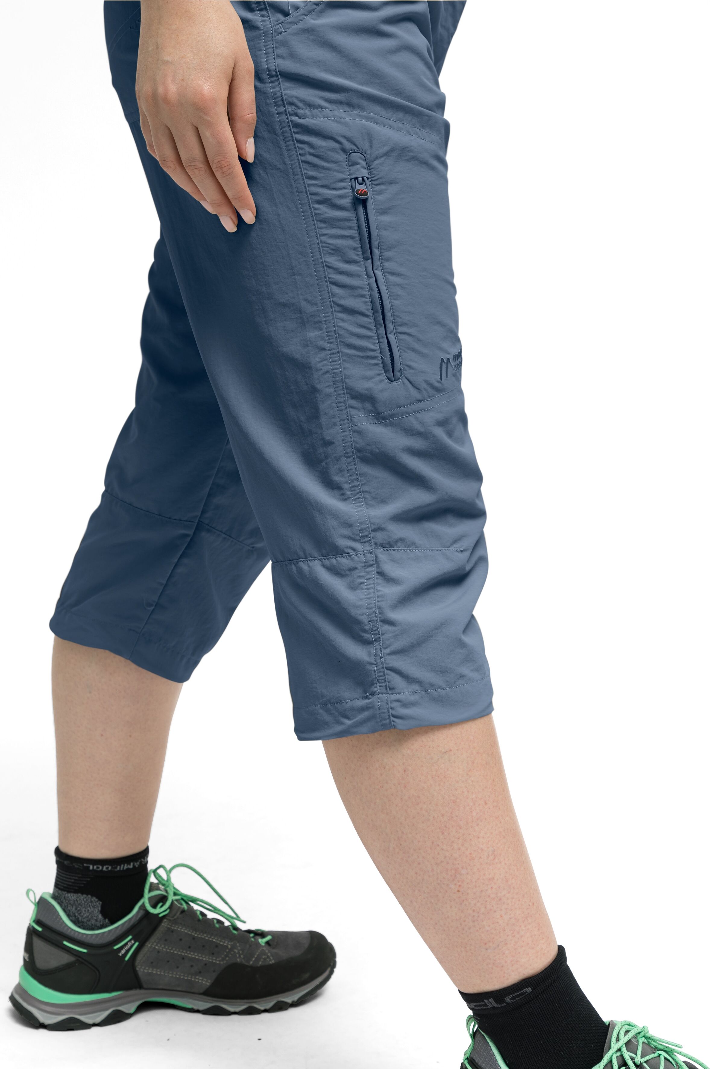 Maier Sports "Neckar" kurze Hose Damen, luftige Wanderhose, leichte Outdoorhose, Reg Fit jeansblau 34, Normalgrössen