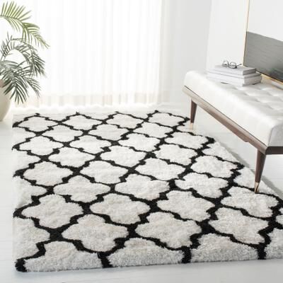 SAFAVIEH Handmade Barcelona Shag Attie Polyester Rug