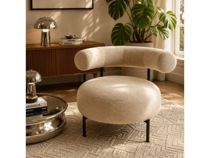 Fauteuil tissu chenille beige et pieds métal noir