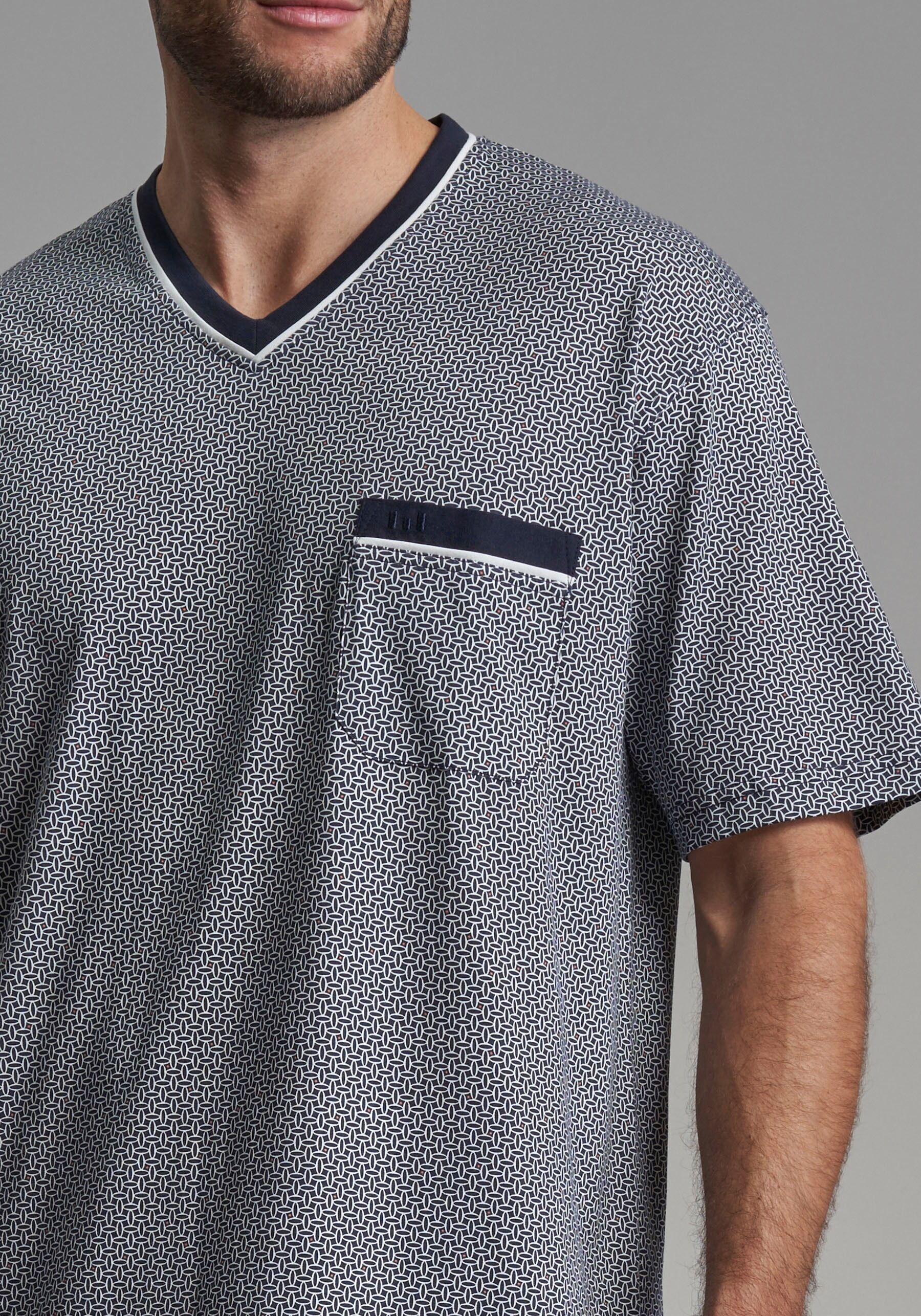 Nachthemd GÖTZBURG "Brooklyn", Herren, Gr. 52L, N-Gr, Kurzarm, Single Jersey, blau (blau, mittel, minimal), Single Jersey, Obermaterial: 100% Baumwolle, bedruckt, bequem kniefrei, V-Ausschnitt, Kleider Schlafshirt, V-Ausschnitt, Kurzarm, Brusttasche, mit 
