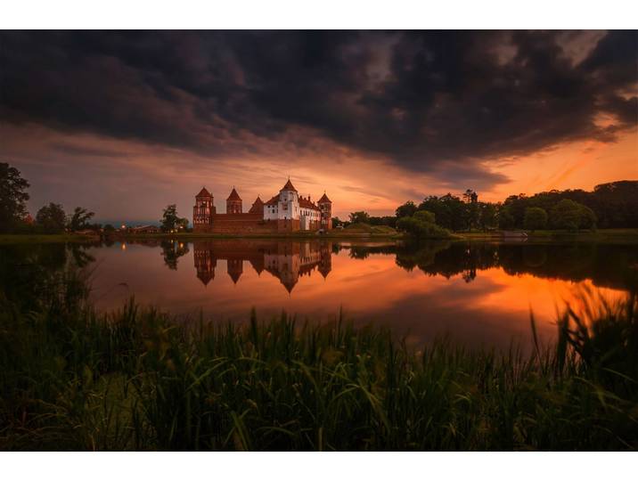 Fototapete PAPERMOON Schloss an See , bunt, B:4m L:2,6m, Vlies, Tapeten, Fototapete