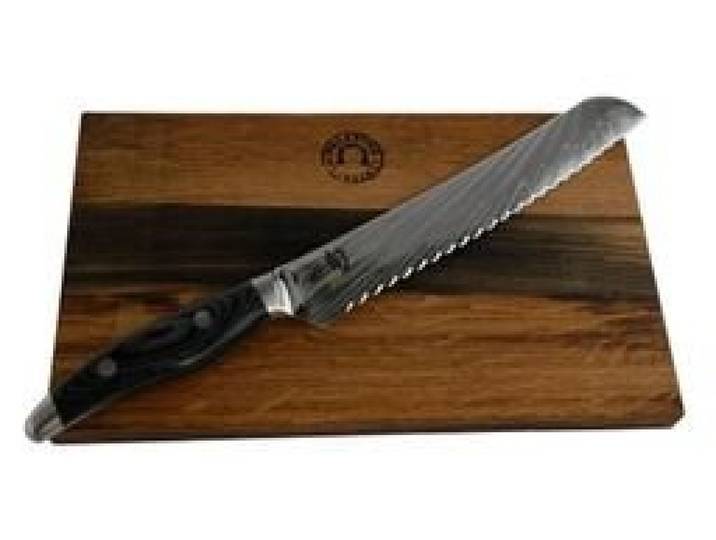 KAI Shun Nagare Set, NDC-0705 ultrascharfes Damast Brotmesser, Klinge 23 cm + Schneidebrett 30x18 cm aus Fassholz (Eiche), Sonderangebot