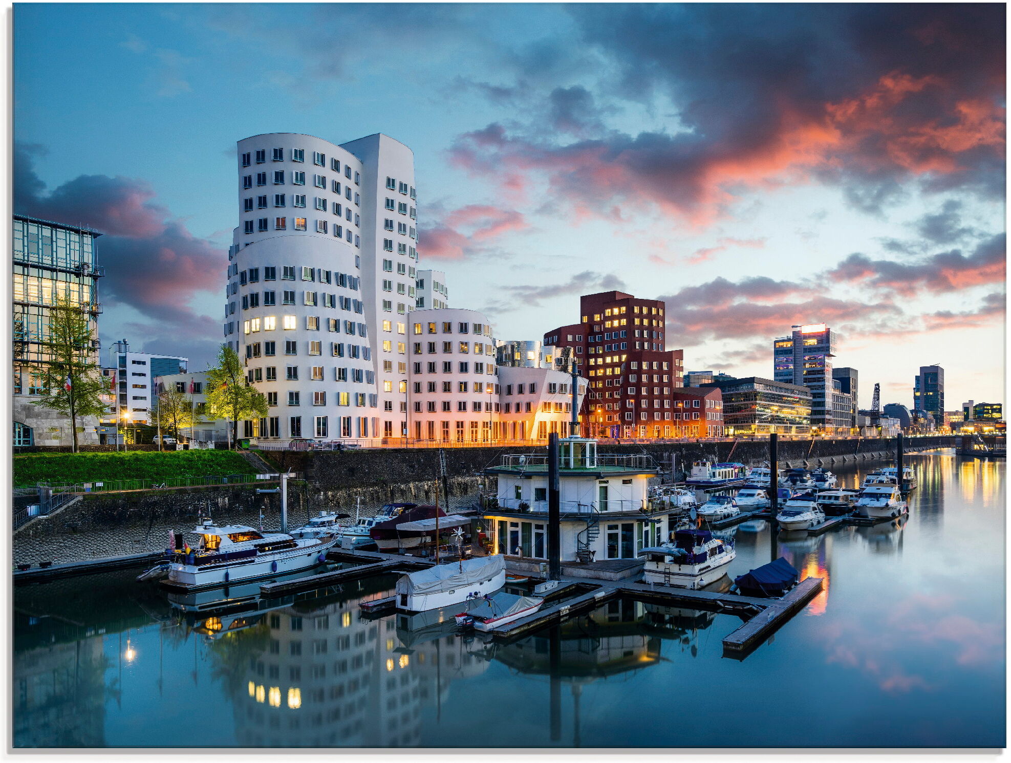 Glasbild ARTLAND "Düsseldorf Medienhafen", beige (farbe bild(er): naturfarben), B:80cm H:60cm, Bilder, Glasbild, in verschiedenen Grössen farbe bild(er): naturfarben B/H/T: 80cm x 60cm, Glasbild Deutschland Querformat, 1 Stk.