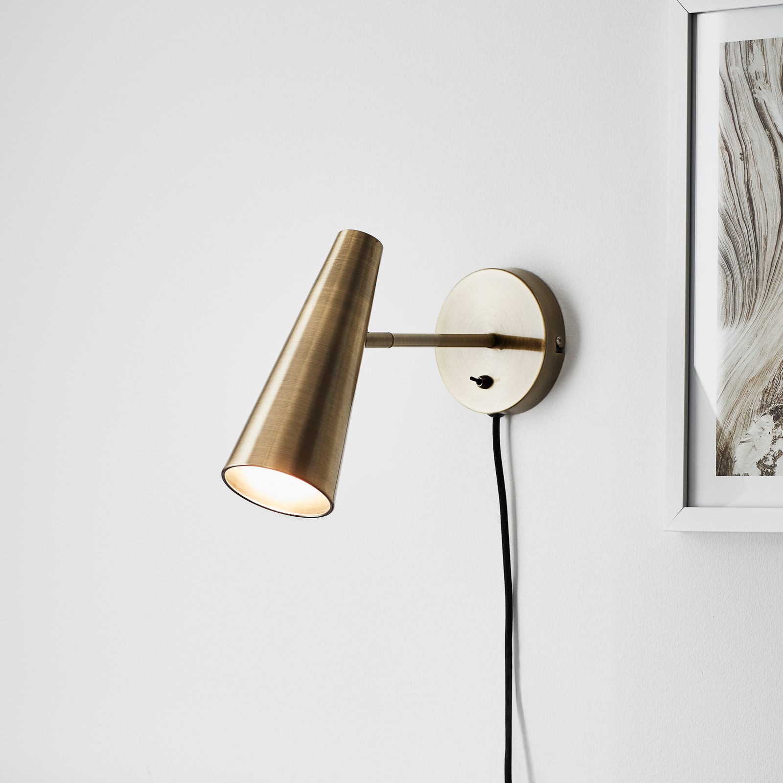 Markslöjd Peak Wandlamp van metaal in goud/messing of grijs, B/D/H: 28 x 12 x 28 cm