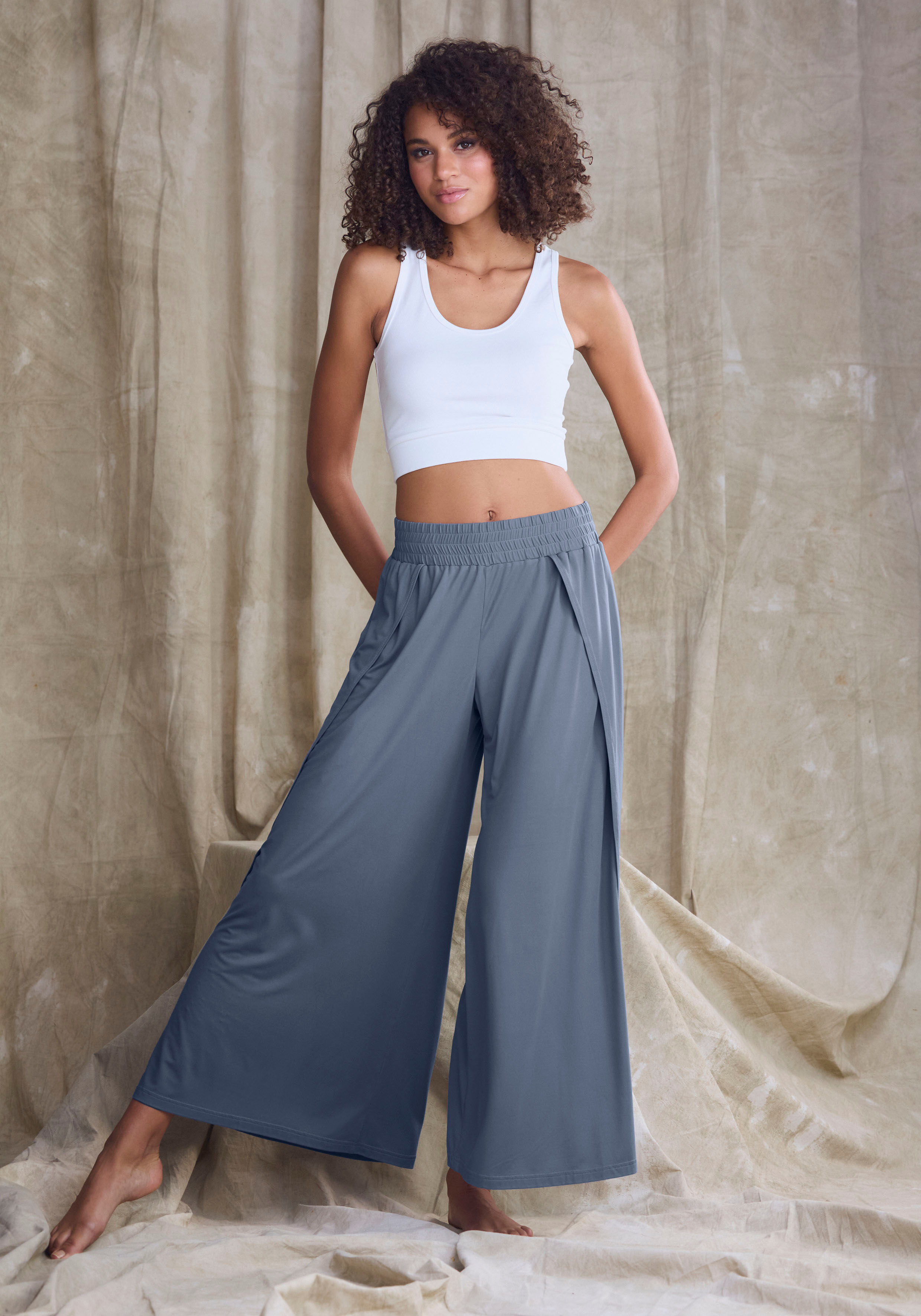 Haremshose LASCANA, Damen, Gr. 32/34, N-Gr, blau (jeans), Single Jersey, Obermaterial: 93% Polyester, 7% Elasthan, unifarben, Hosen Haremshose, mit überlappenden Seitennähten