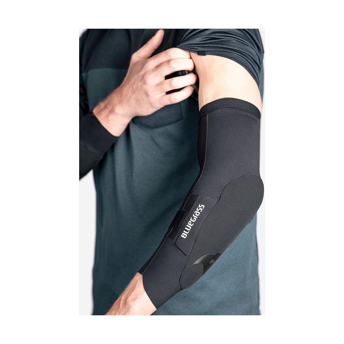 MET Aura Core Elbow black (M00) M 3PP038CE00-M00-M