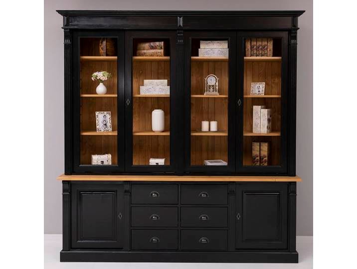 Großer schwarzer Vitrinenschrank im Landhausstil