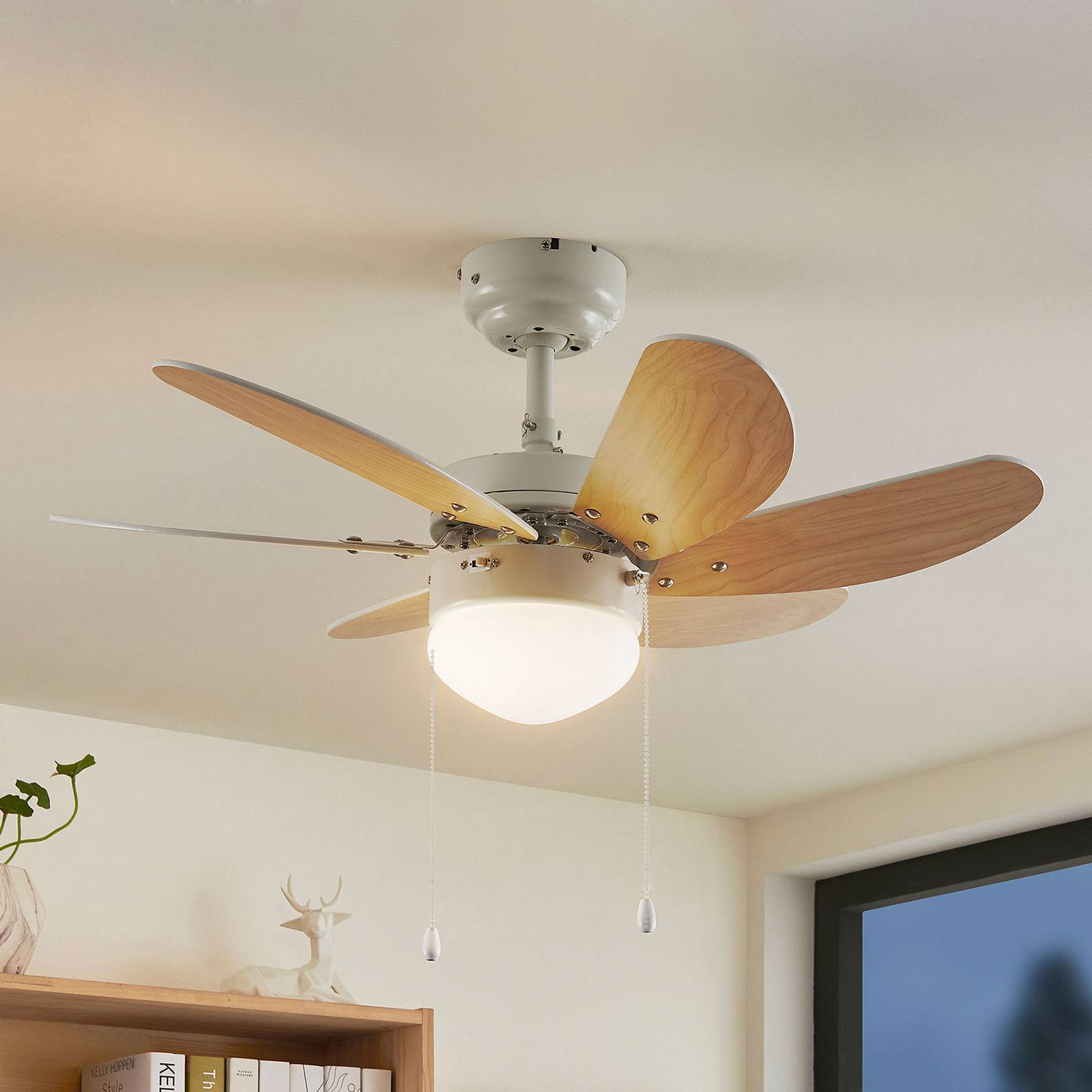 Lindby Deckenventilator mit Licht Minja, weiß, leise, Ø 80cm Minja, weiß / opal, für Wohn- / Esszimmer, Metall, Modern