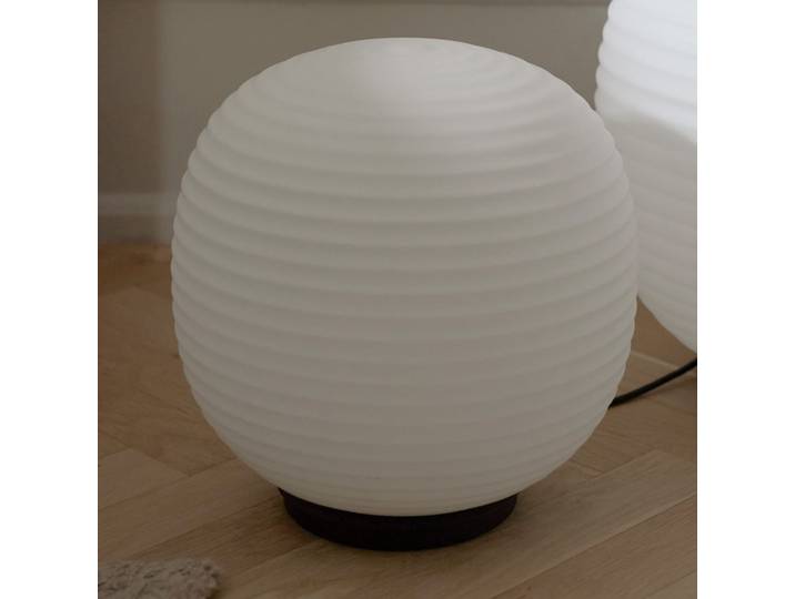 Lantern Globe Tischleuchte Medium - New Works Lantern Globe Medium - Wohnzimmer - Design - Glas - Kugel