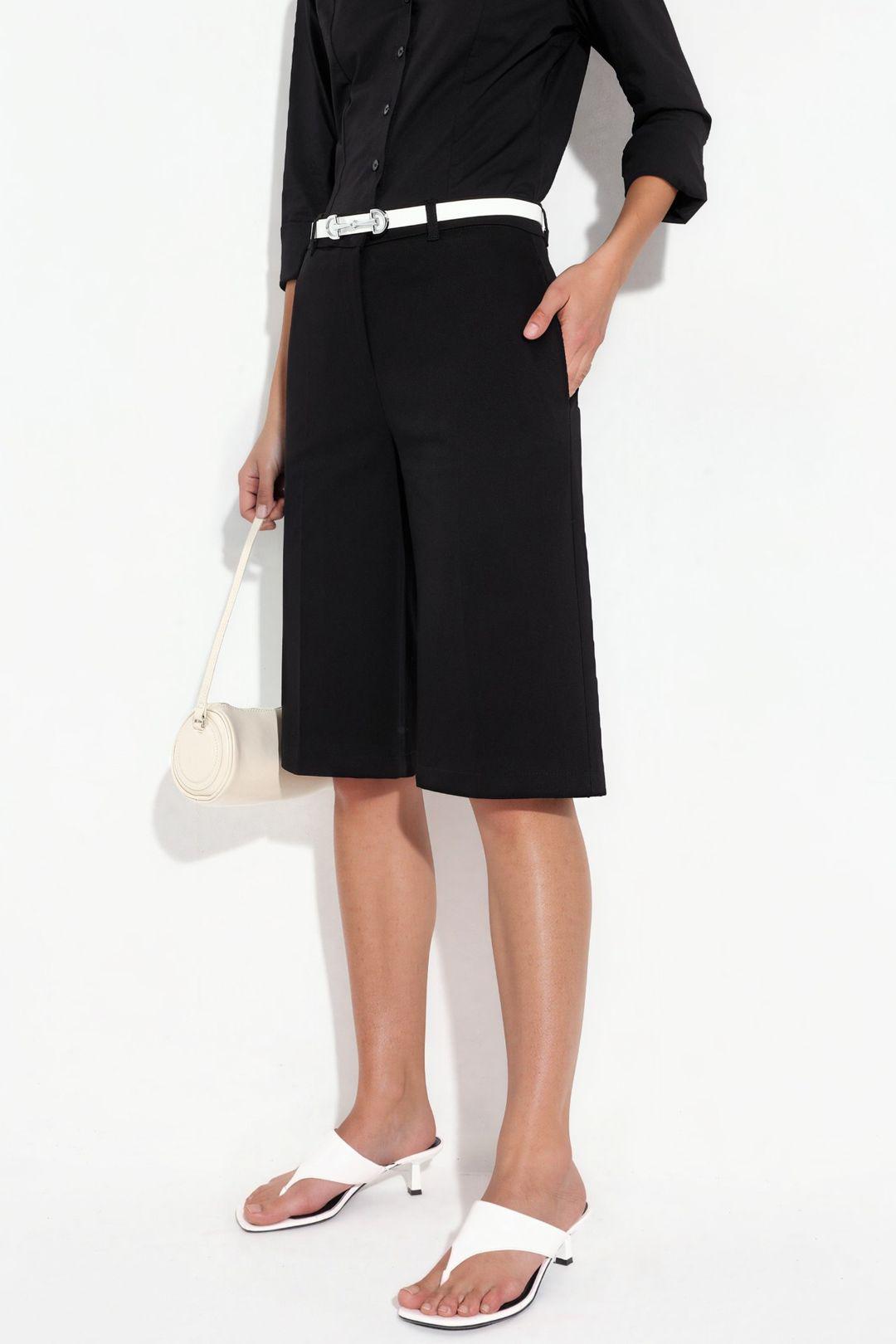 Gerade geschnittene Bermuda-Shorts (ohne Gürtel)