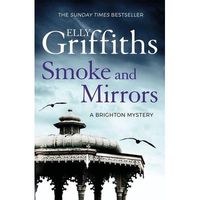 Smoke and Mirrors, Taschenbuch von Elly Griffiths, Quercus, 978-1-78429-028-3