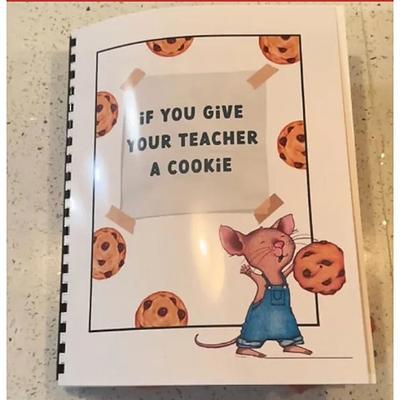 Wenn Sie Ihrem Lehrer ein Keksbuch schenken, eine herzliche Hommage und ein vielseitiges Geschenk zur Wertschätzung des Lehrers - hinterlassen Sie mit diesem ansprechenden Design einen bleibenden