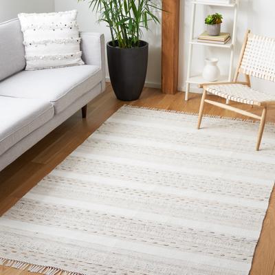 SAFAVIEH Striped Kilim Bill Boho Fringe Rug
