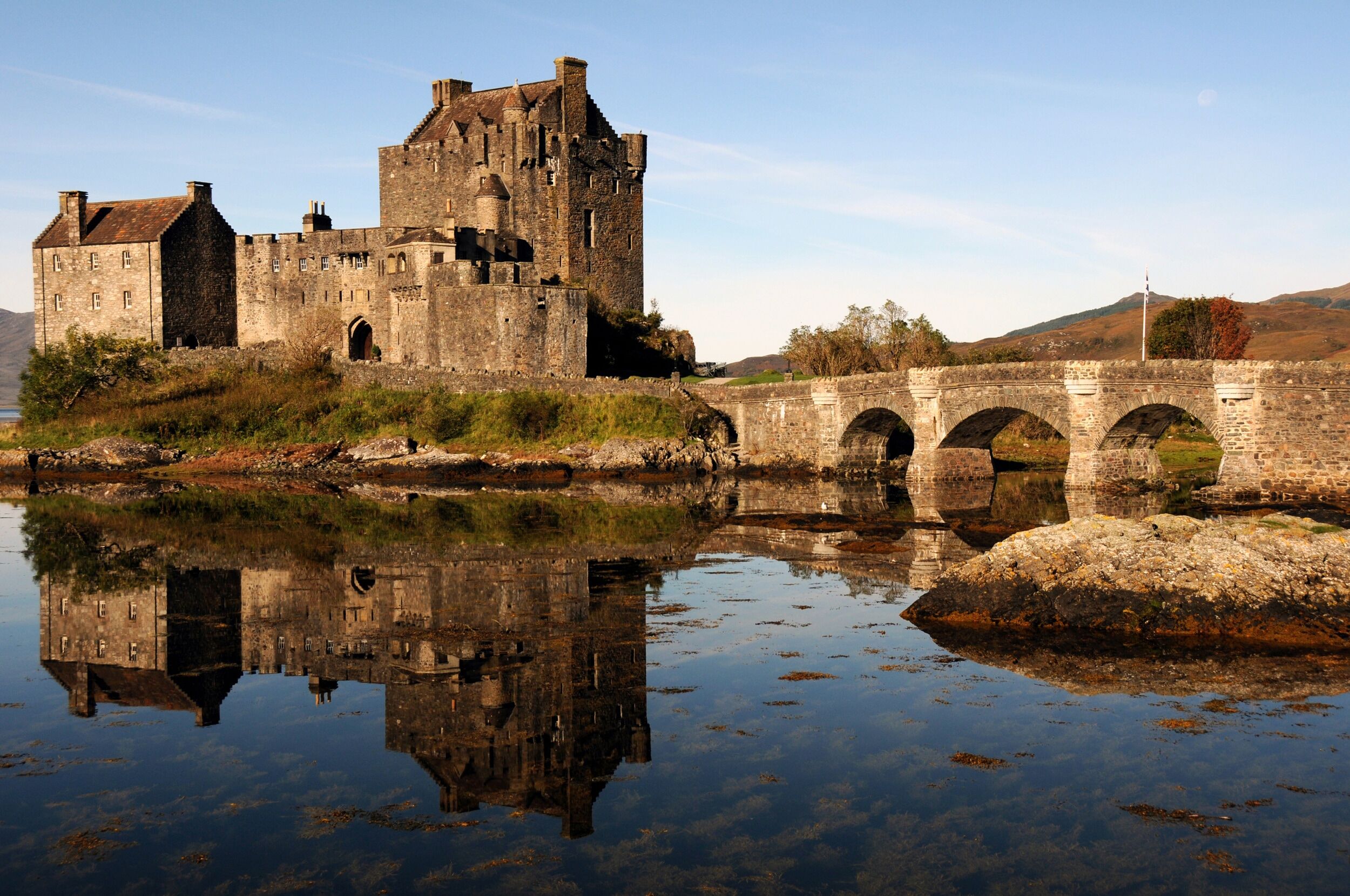 Fototapete PAPERMOON "EILEAN DONAN SCHLOSS-SCHOTTLAND HIGHLANDS BURG MAUER", bunt, B:4m L:2,6m, Vlies, Tapeten, Fototapete