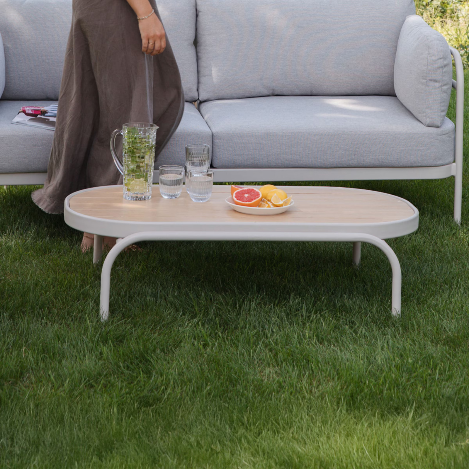 Zuiver Outdoor Ovale Salontafel Vista - Beige - 110 x 62 cm