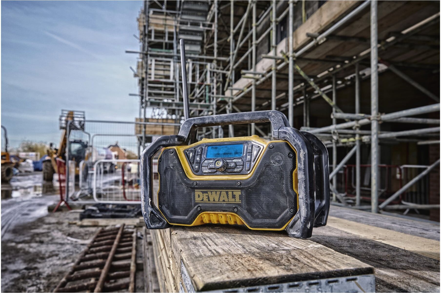 DEWALT Akku- und Netz Kompakt-Radio mit Bluetooth (DCR029-QW)