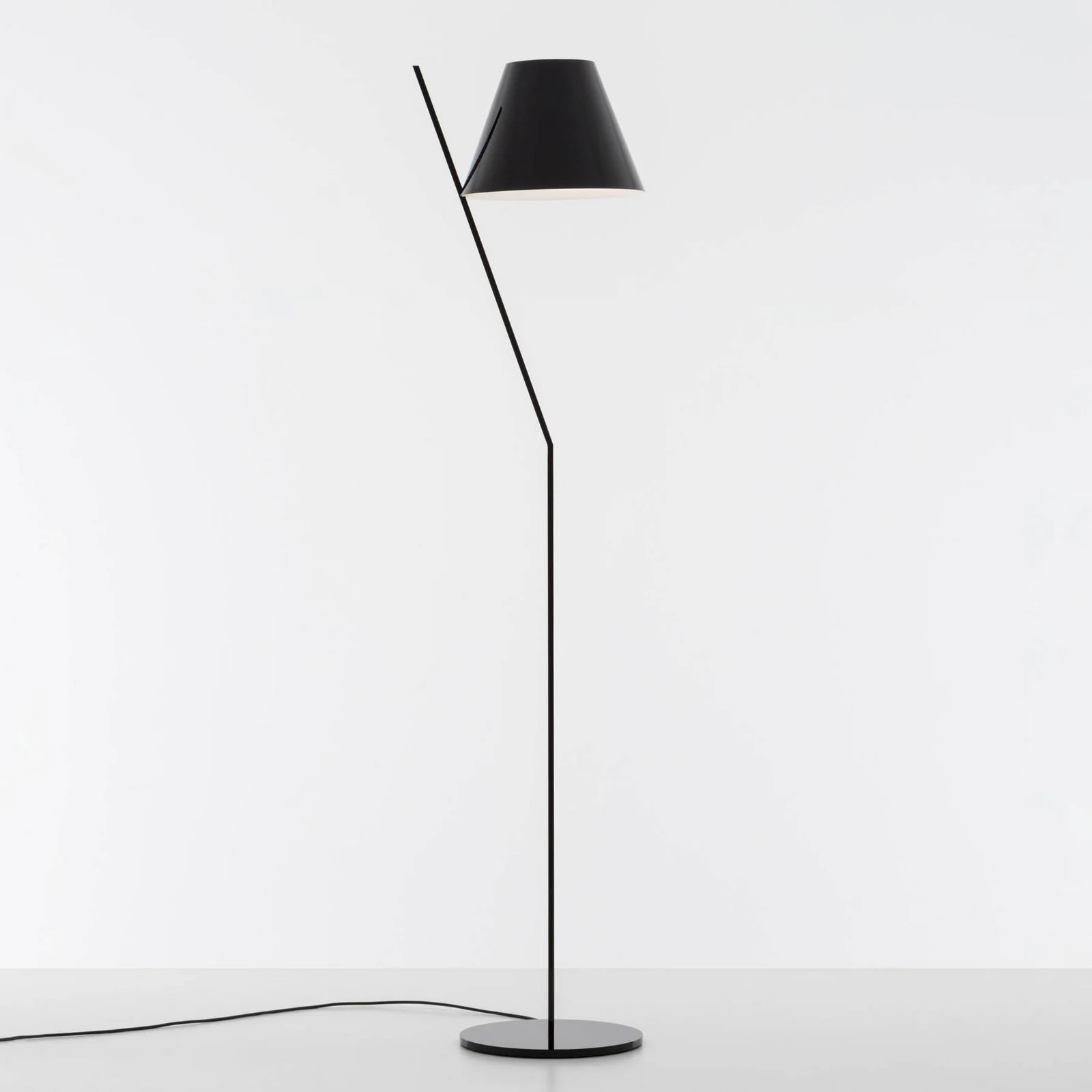 Artemide La Petite F Vloerlamp Black met lampenkap