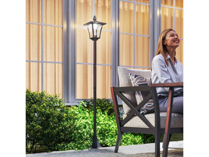 Outsunny Lampadaires Solaires LED IP44 Noir 129cm