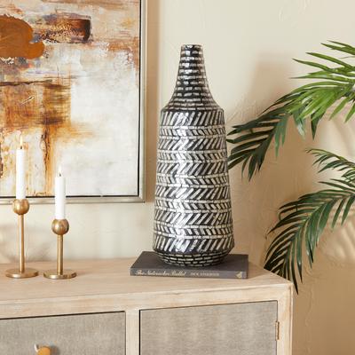 ARCILLA ELEMENTAL Black Shell Contemporary Vase