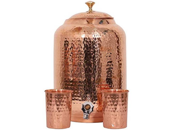 Handicraft-World Handgefertigter indischer Wasserspender, handgehämmert, reines Kupfer, 4 Liter, Ayurveda, Heilwasserbehälter, Kupferflasche, Becher mit 2 gehämmerten Gläsern (5 Liter)