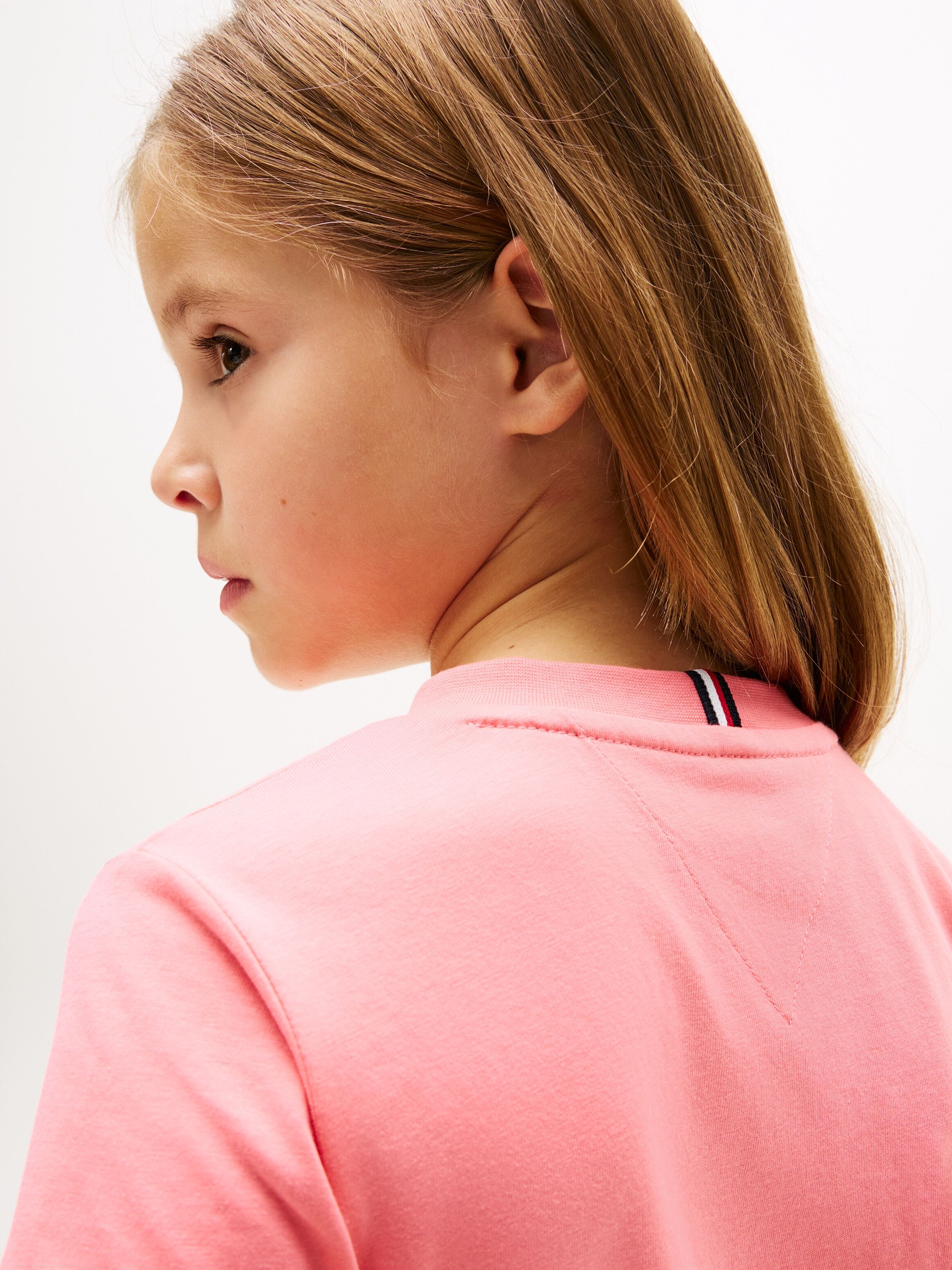 T-Shirt TOMMY HILFIGER "MINI CORP T-SHIRT", Mädchen, Gr. 16 (176), rosa (tropical blush), Single Jersey, Obermaterial: 100% Baumwolle, unifarben, regular fit normal, Rundhals, abgesteppte Kante, Shirts T-Shirt, Kinder bis 16 Jahre, Rundhals tropical blush