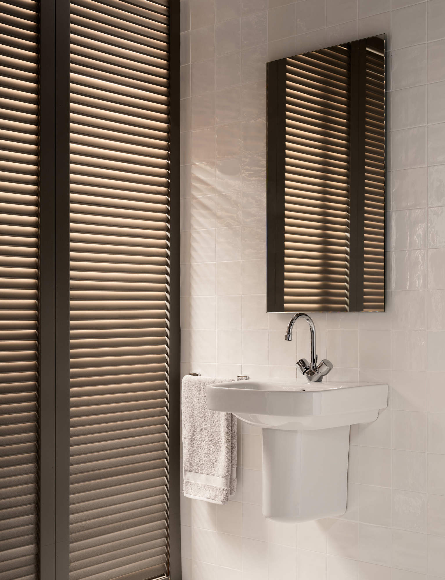 Mélangeur de lavabo BRAVA avec bec tube mobile ROCA A5A368EC0F