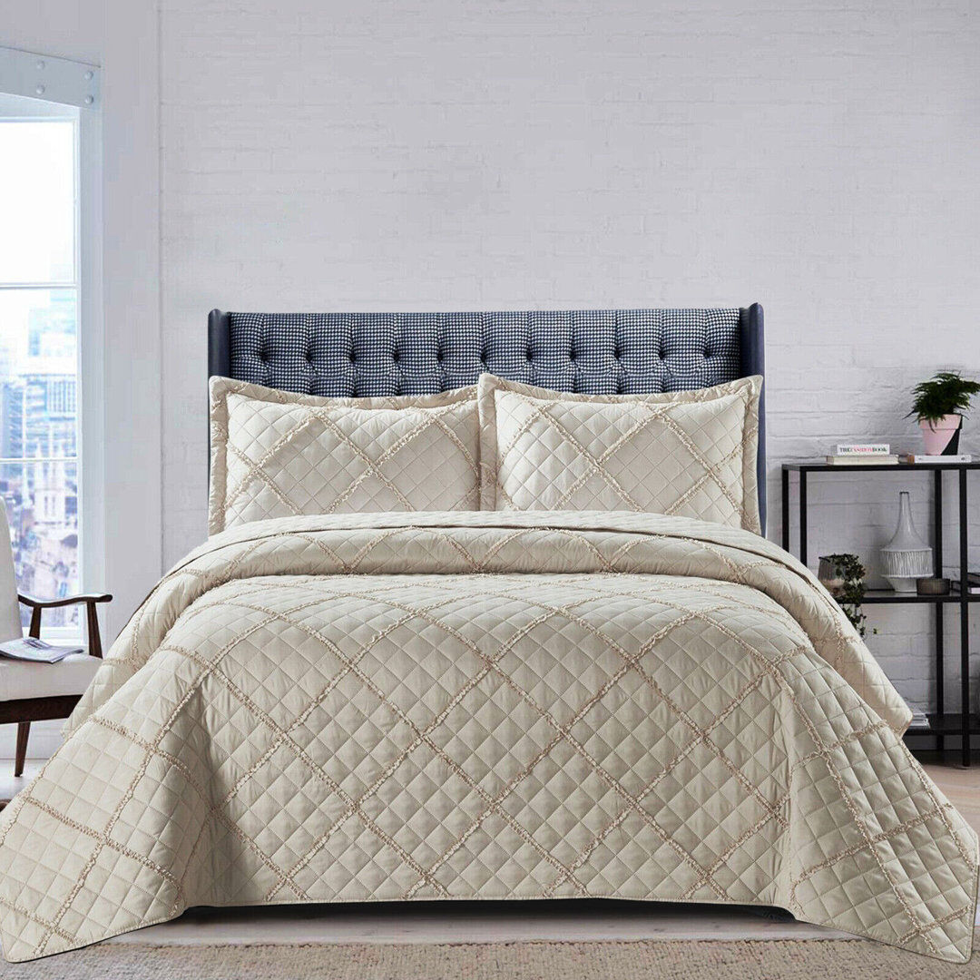 Brayden Studio Dez Geometric Shapes Bedspread with Pillow Shams Beige 185 x 240 cm