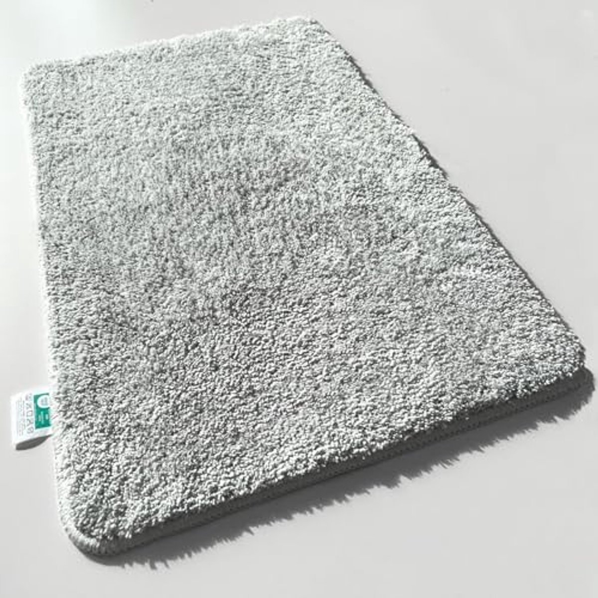 Zachte hoogpolige badmat van wasbare microvezel met antislip