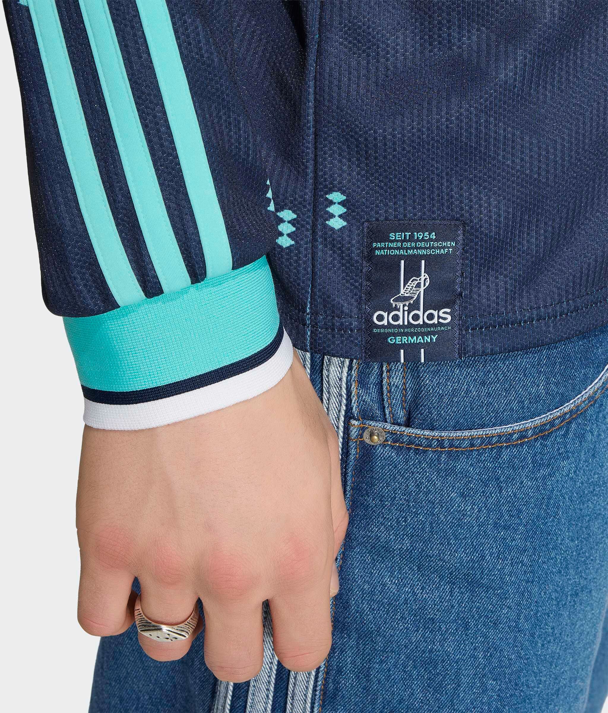 Fussballtrikot ADIDAS PERFORMANCE "DEUTSCHLAND 26 AUSWÄRTSTRIKOT, LANGÄRMELIG", Herren, Gr. XXL, blau (collegiate navy), Obermaterial: 100% Polyester, V-Ausschnitt, Trikots Fussballtrikot, mit V-Ausschnitt, mit Climacool Technologie, schmal geschnitten co