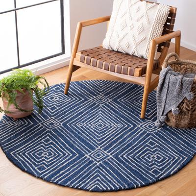 SAFAVIEH Handmade Micro-Loop Eguzkine Wool Rug