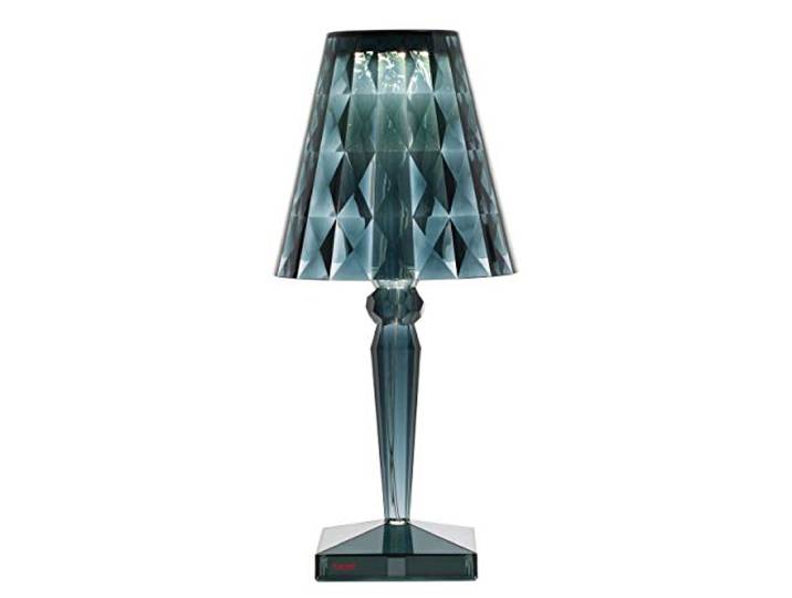Kartell Big Battery\, Lampe de table\, Bleu clair\, Alimentation directe Ecco un riepilogo dettagliato delle caratteristiche della lampada:Caratteristiche principali:Materiale: PMMA (polimetilmeta